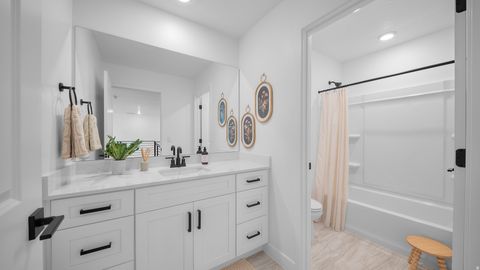 Tiny photo for 324 N RHYOLITE DR #87, Hurricane, UT 84737 (MLS # 2132794)