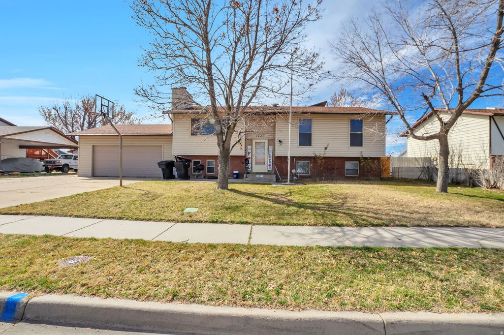 Photo of 1057 N 700 W, Clinton, UT 84015 (MLS # 2144025)