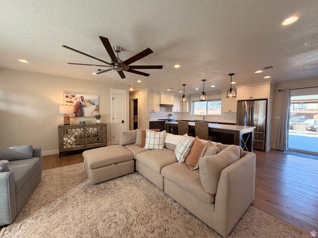 Photo of 1442 W DIAMOND DR, Saint George, UT 84770 (MLS # 2181775)