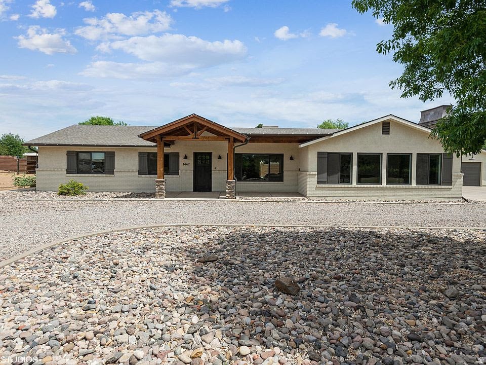 Photo of 1442 W DIAMOND DR, Saint George, UT 84770 (MLS # 2181775)