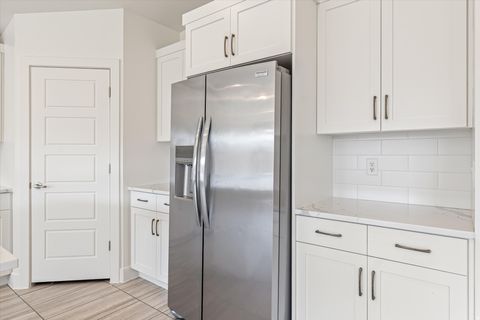 Tiny photo for 597 S BALANCING ROCK DR, Washington, UT 84780 (MLS # 2154577)