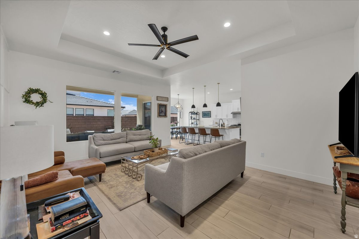 WARNER GATEWAY PH 5 - Residential