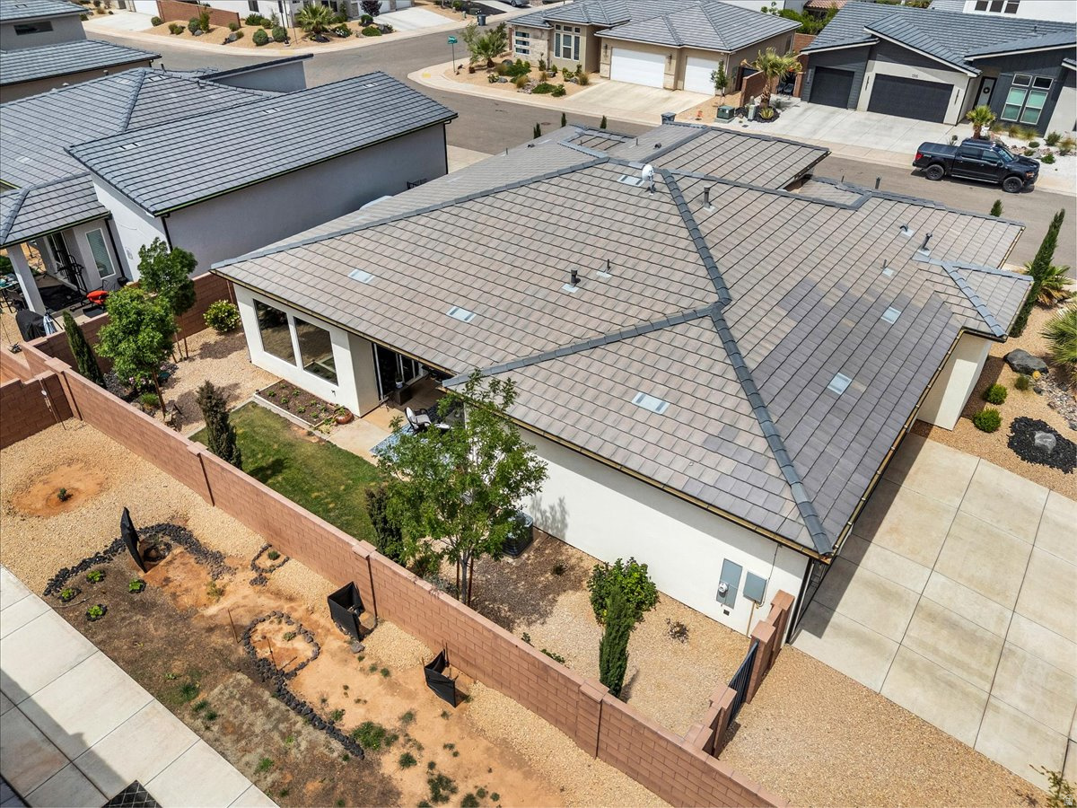 WARNER GATEWAY PH 5 - Residential