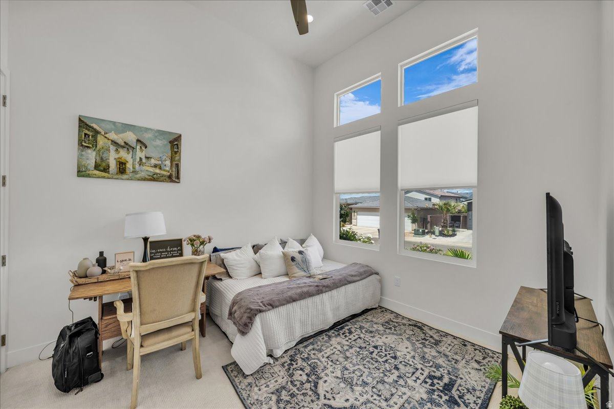 WARNER GATEWAY PH 5 - Residential