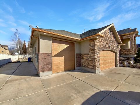 Tiny photo for 969 S VIEW CREST LN, Kaysville, UT 84037 (MLS # 2126555)