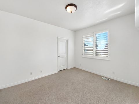 Tiny photo for 969 S VIEW CREST LN, Kaysville, UT 84037 (MLS # 2126555)