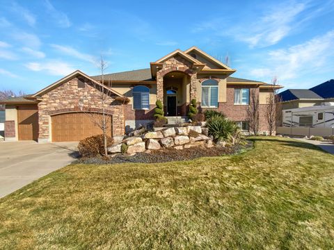 Photo of 969 S VIEW CREST LN, Kaysville, UT 84037 (MLS # 2126555)