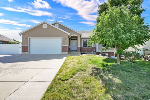 Photo of 1111 S 2200 W, Syracuse, UT 84075 (MLS # 2161263)