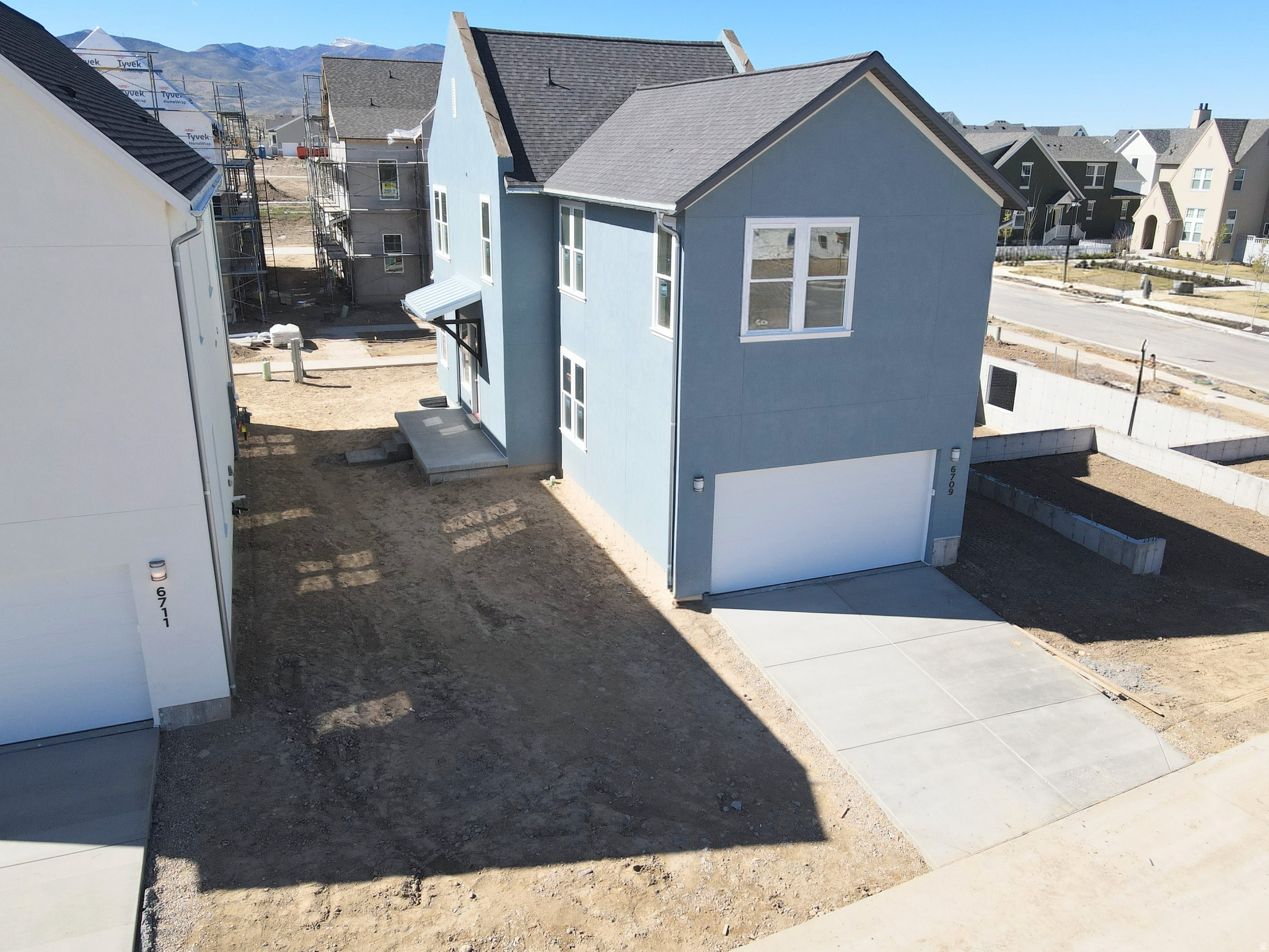 DAYBREAK - Residential