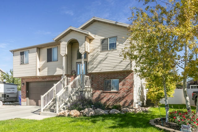 2626 W 2225 S