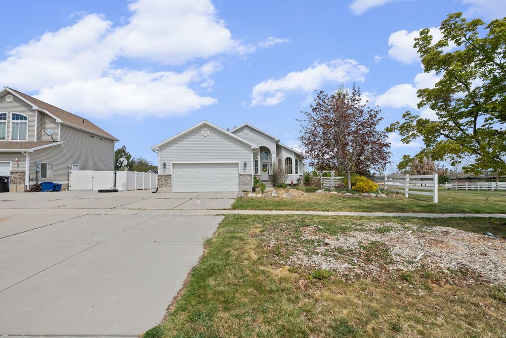 Photo of 5820 W PREMIER LN, Herriman, UT 84096 (MLS # 2151831)