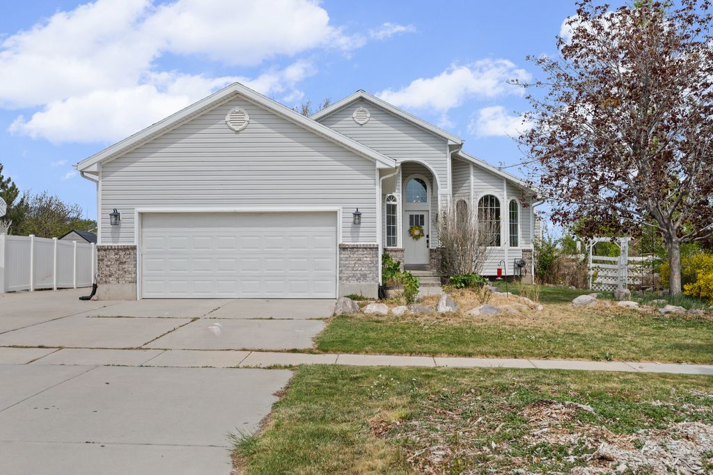 Photo of 5820 W PREMIER LN, Herriman, UT 84096 (MLS # 2151831)