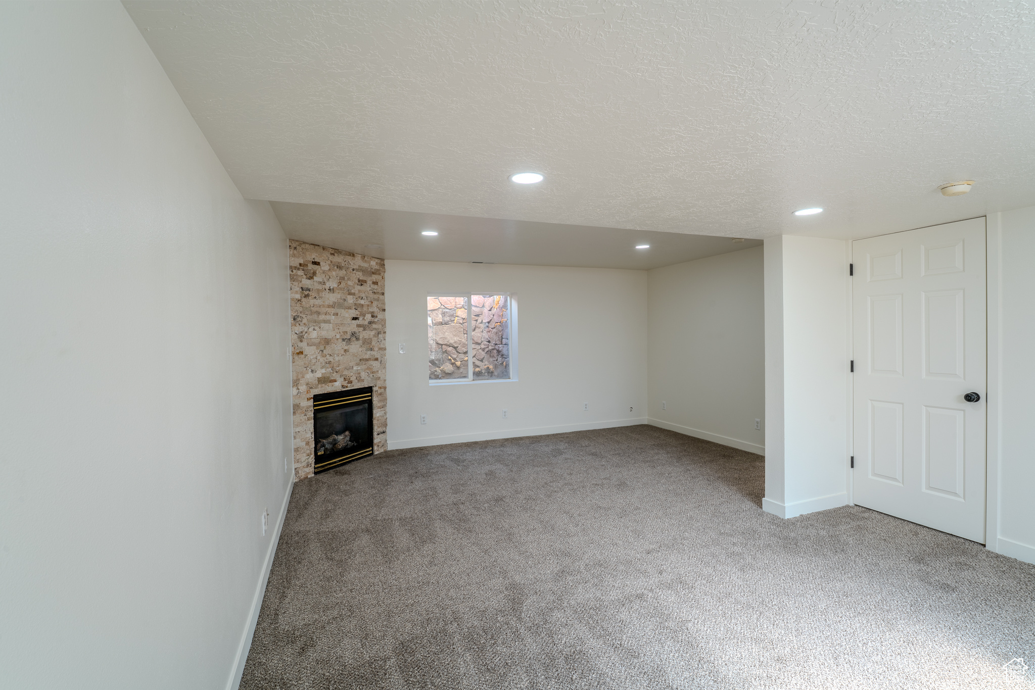 ASH POINT AT SADDLE ROCK RANCH - Residential