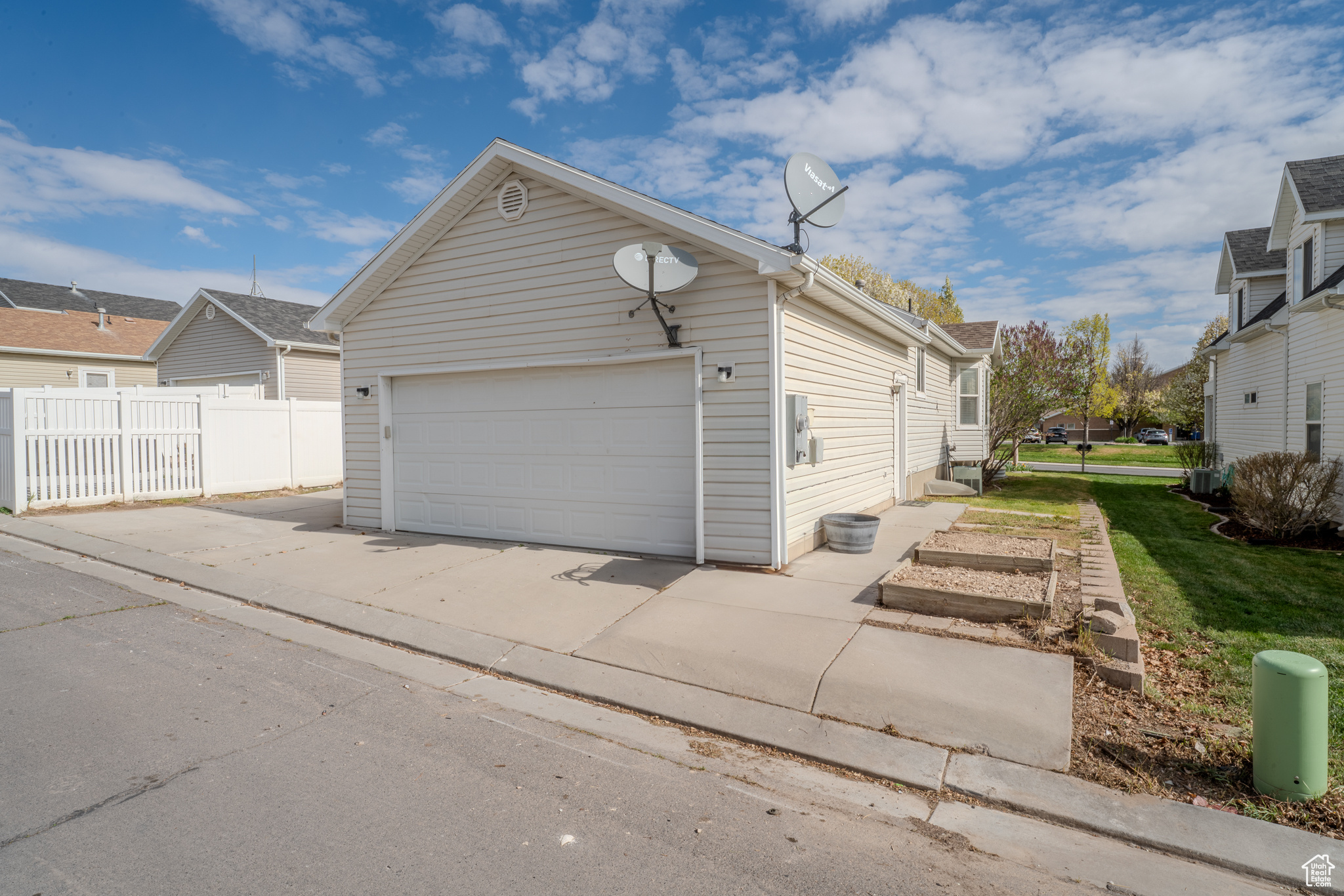 ASH POINT AT SADDLE ROCK RANCH - Residential