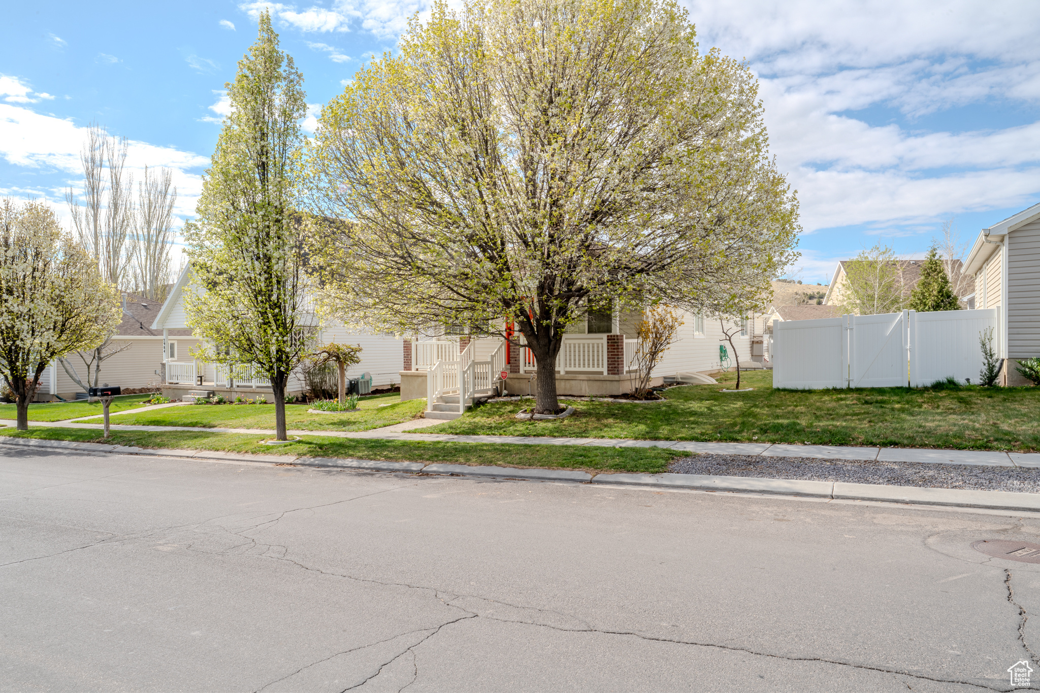ASH POINT AT SADDLE ROCK RANCH - Residential