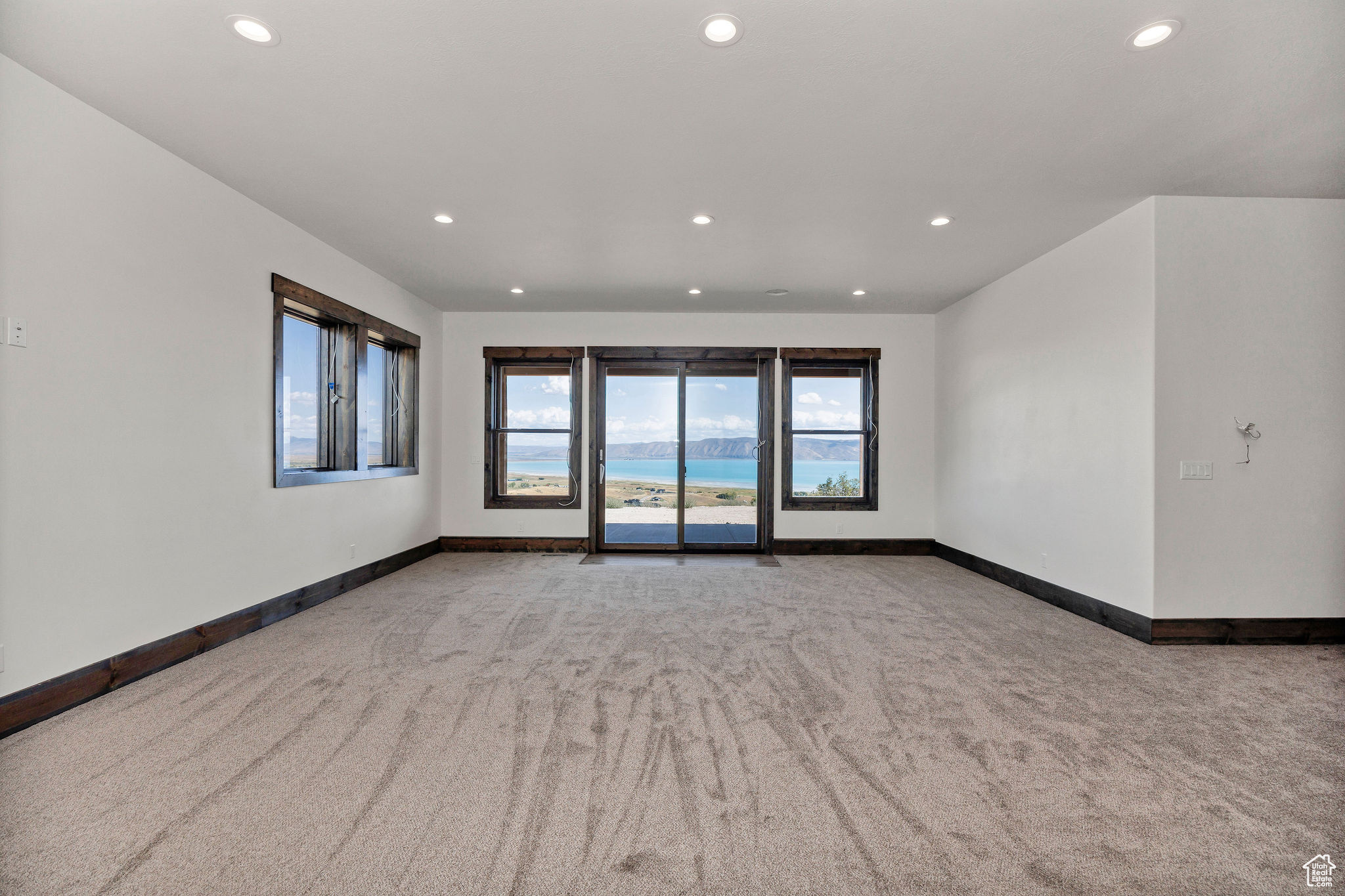 THE KNOLL AT THE RESERVE - Residential