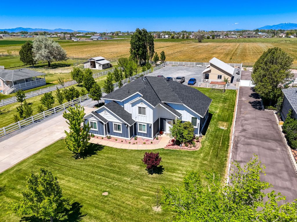 Photo of 5182 W 5725 S, Hooper, UT 84315 (MLS # 2156413)