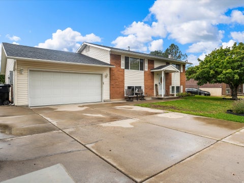 Tiny photo for 623 W 1635 N, Clinton, UT 84015 (MLS # 2185919)