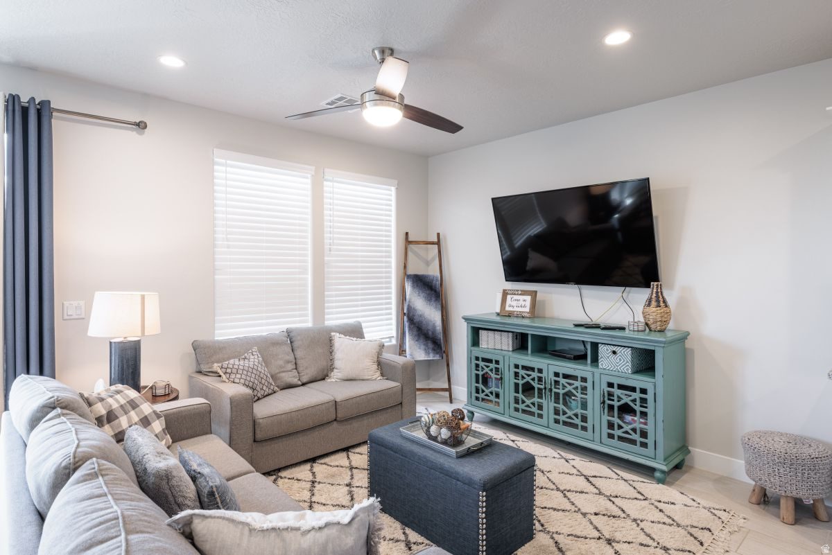 ESCAPES AT THE LEDGES PH 5 - Residential