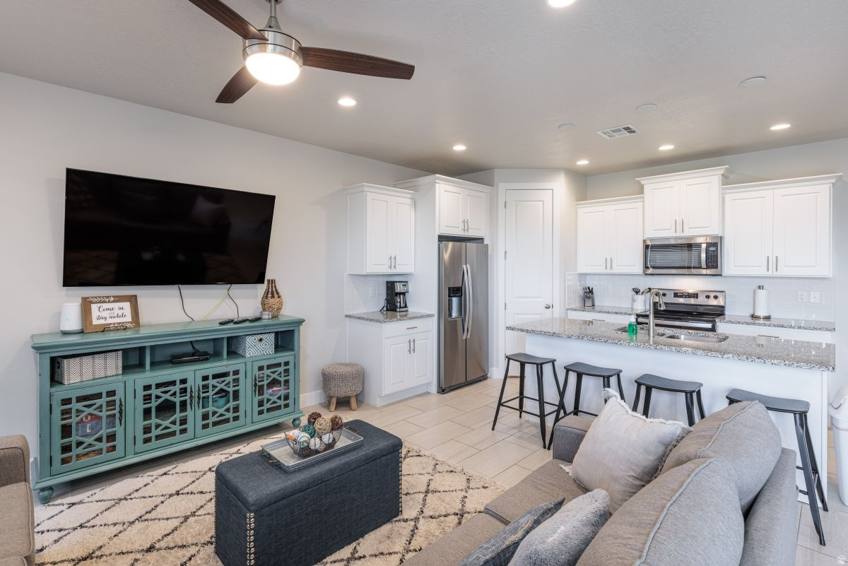 ESCAPES AT THE LEDGES PH 5 - Residential