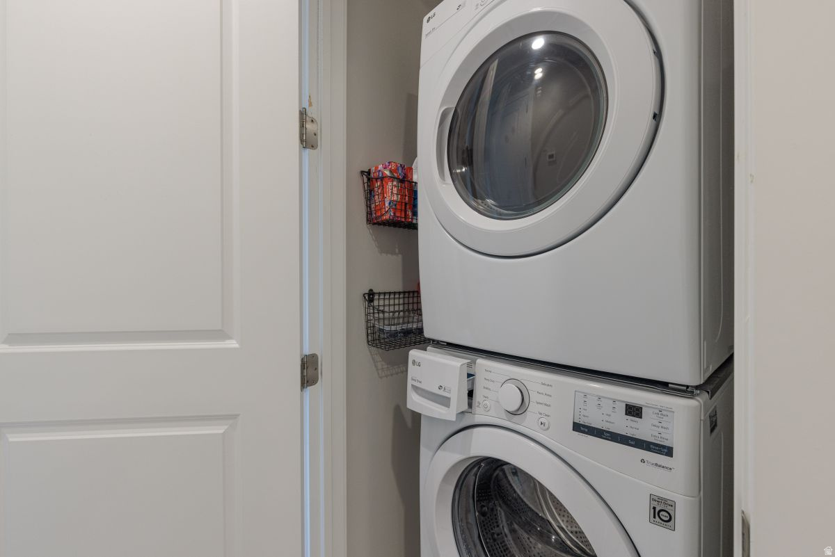 ESCAPES AT THE LEDGES PH 5 - Residential