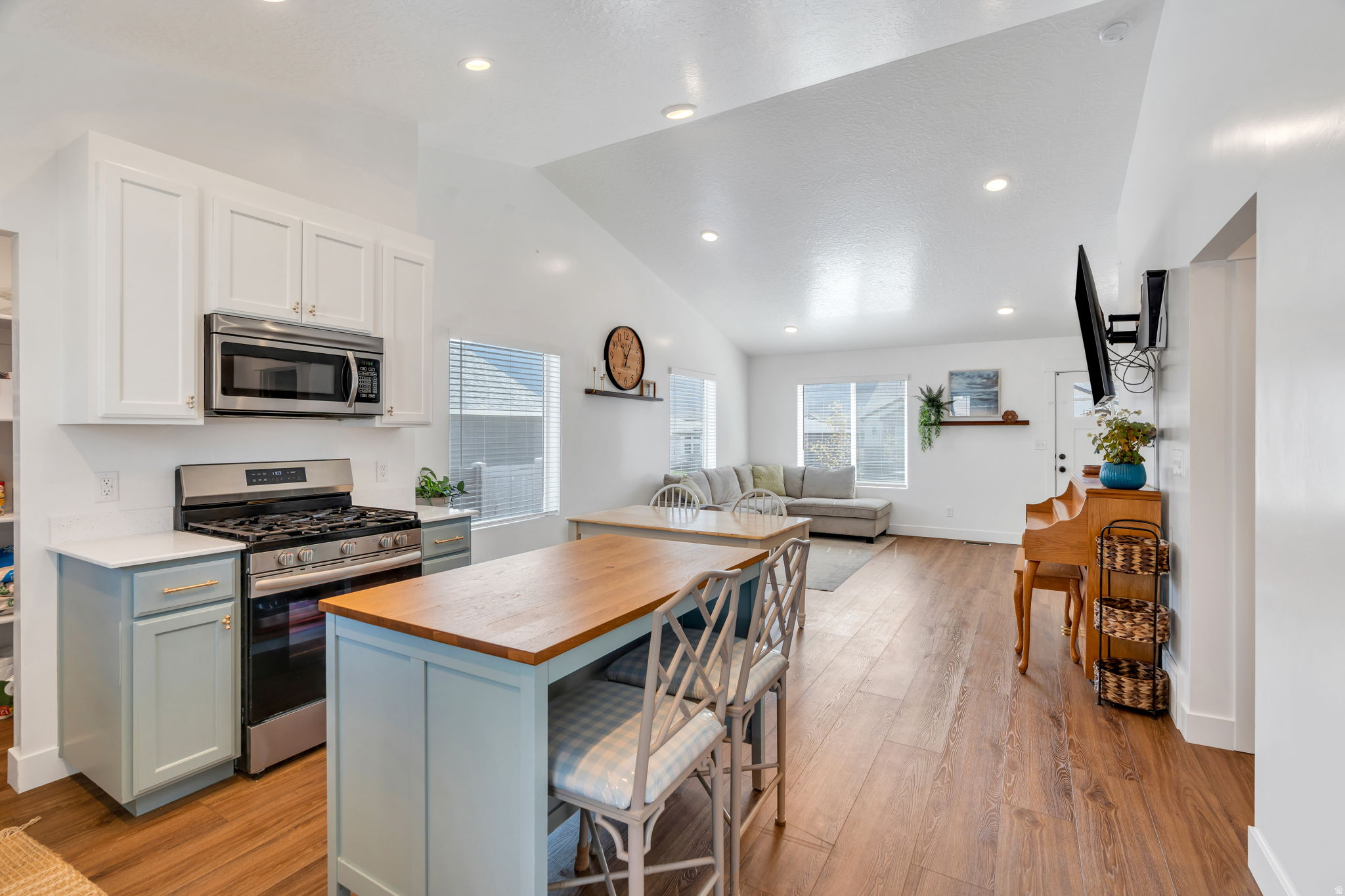 THE HILLS AT SUMMIT RIDGE - Residential