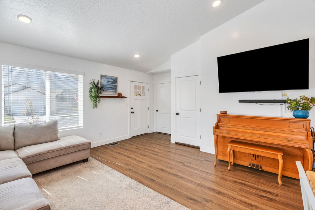 Photo of 1530 S WINDSONG DR W, Santaquin, UT 84655 (MLS # 2151807)