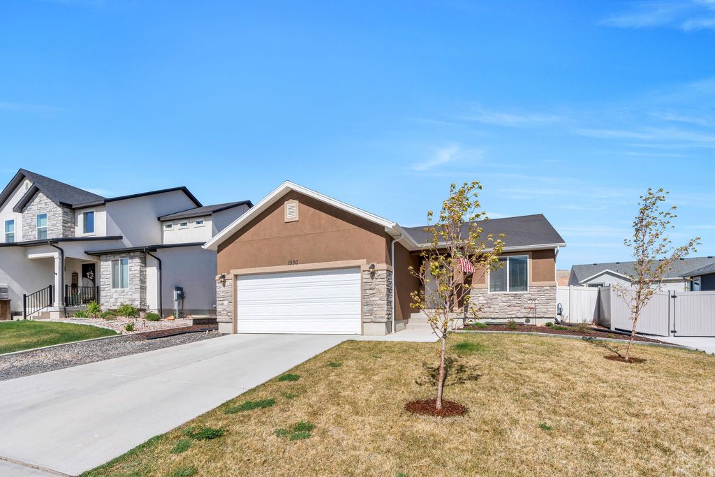 Photo of 1530 S WINDSONG DR W, Santaquin, UT 84655 (MLS # 2151807)