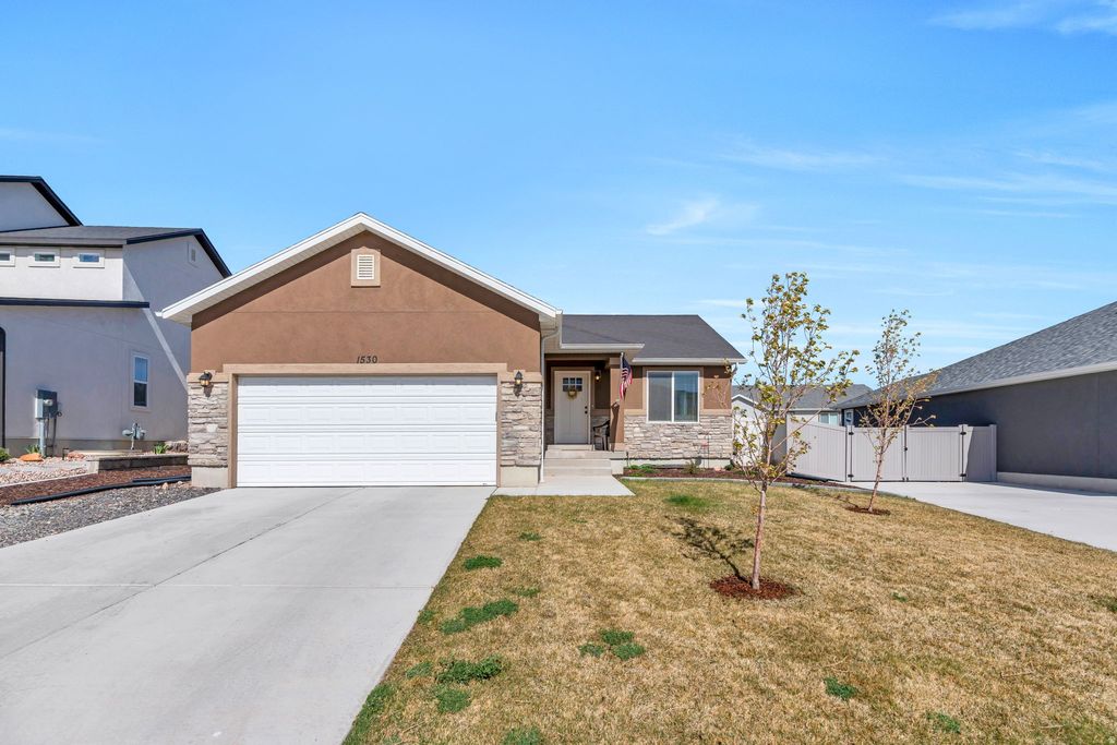 Photo of 1530 S WINDSONG DR W, Santaquin, UT 84655 (MLS # 2151807)