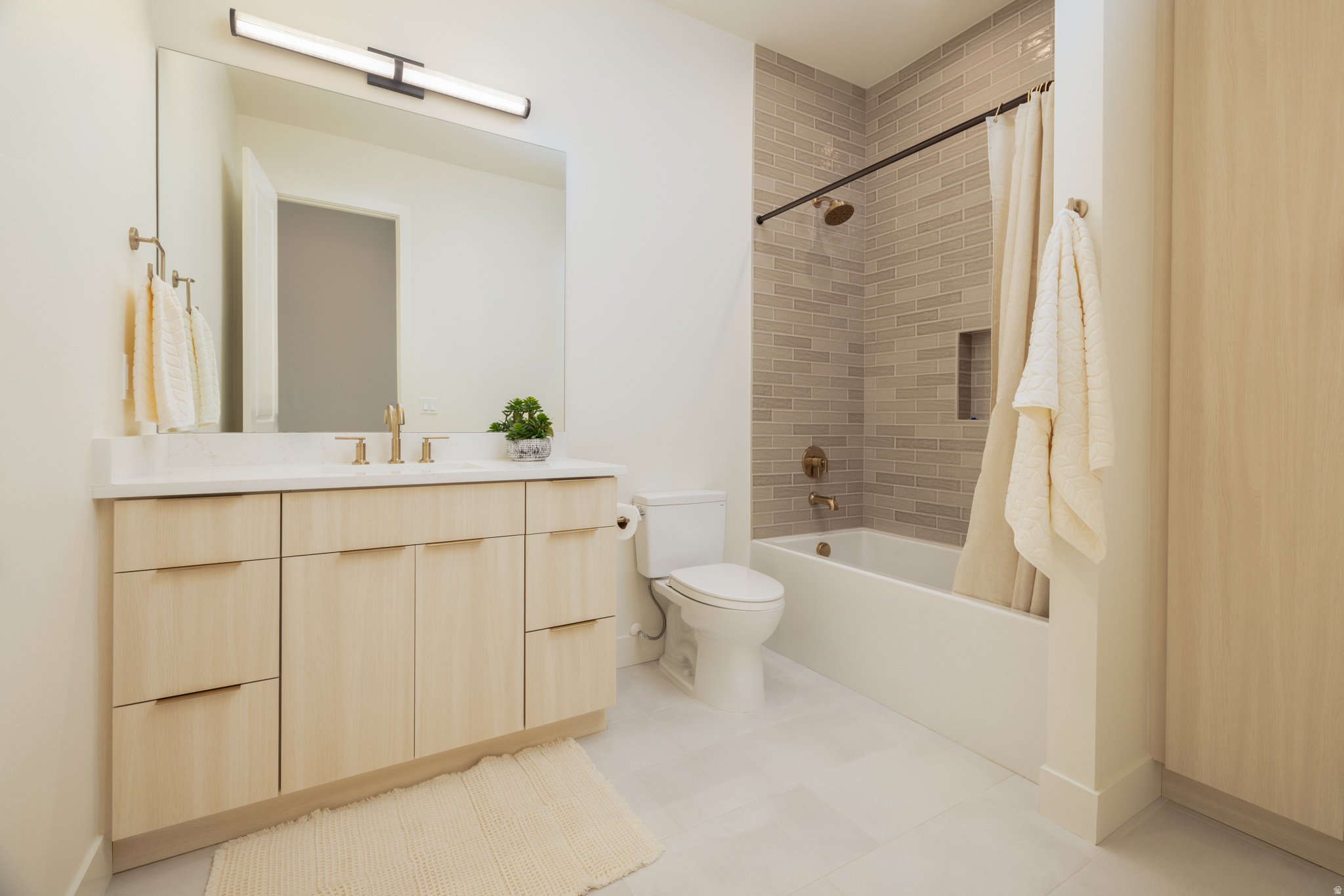 HIDEOUT CANYON - Residential