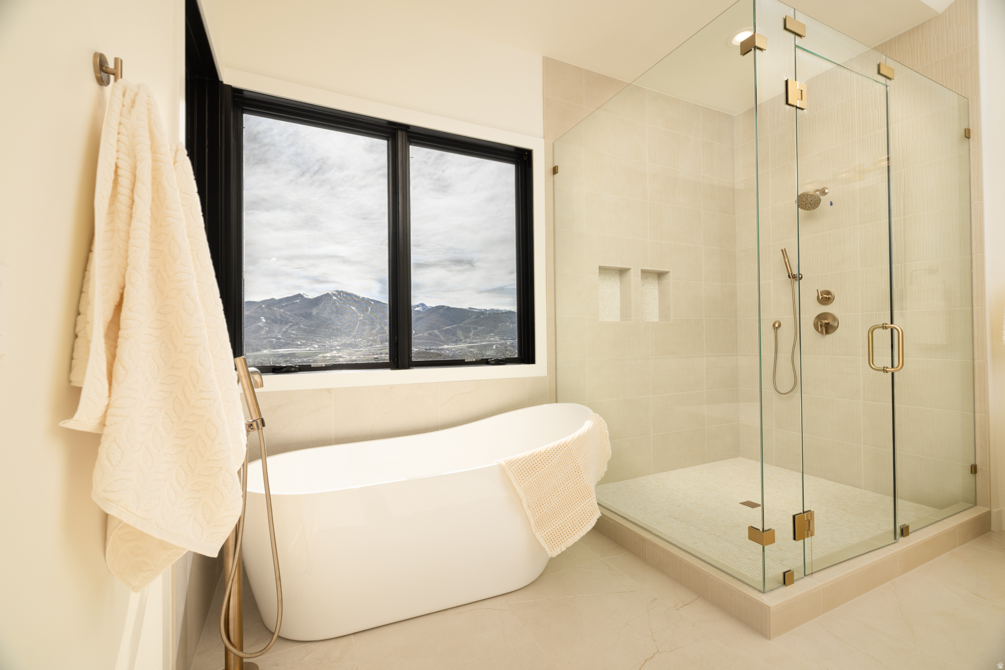 HIDEOUT CANYON - Residential