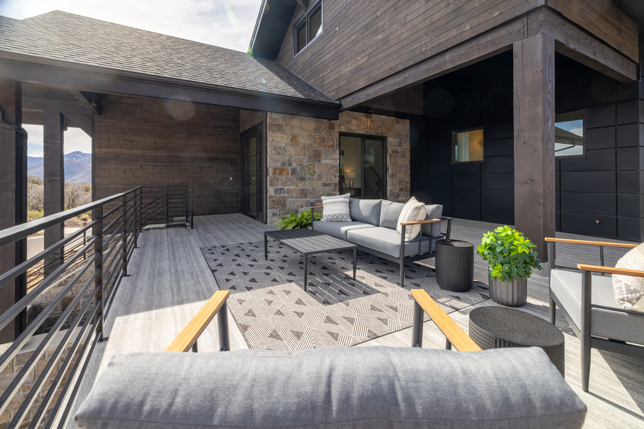 HIDEOUT CANYON - Residential