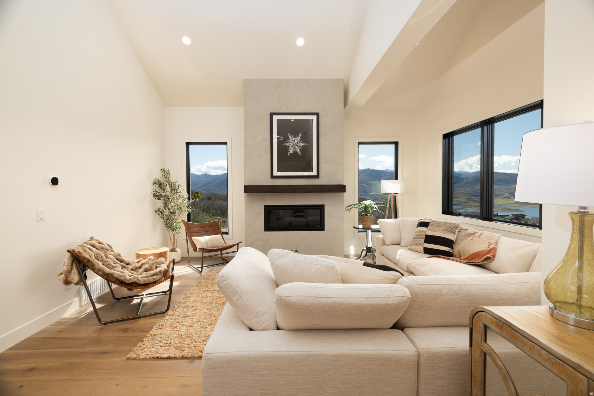 HIDEOUT CANYON - Residential