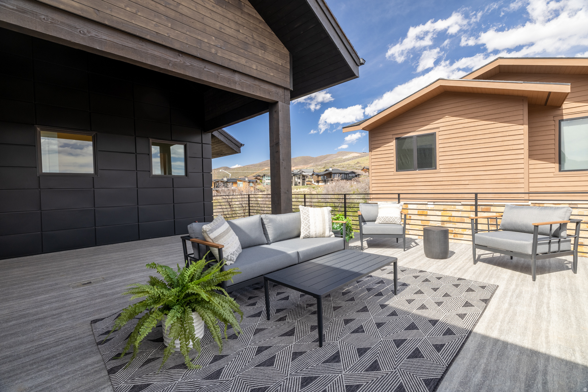 HIDEOUT CANYON - Residential