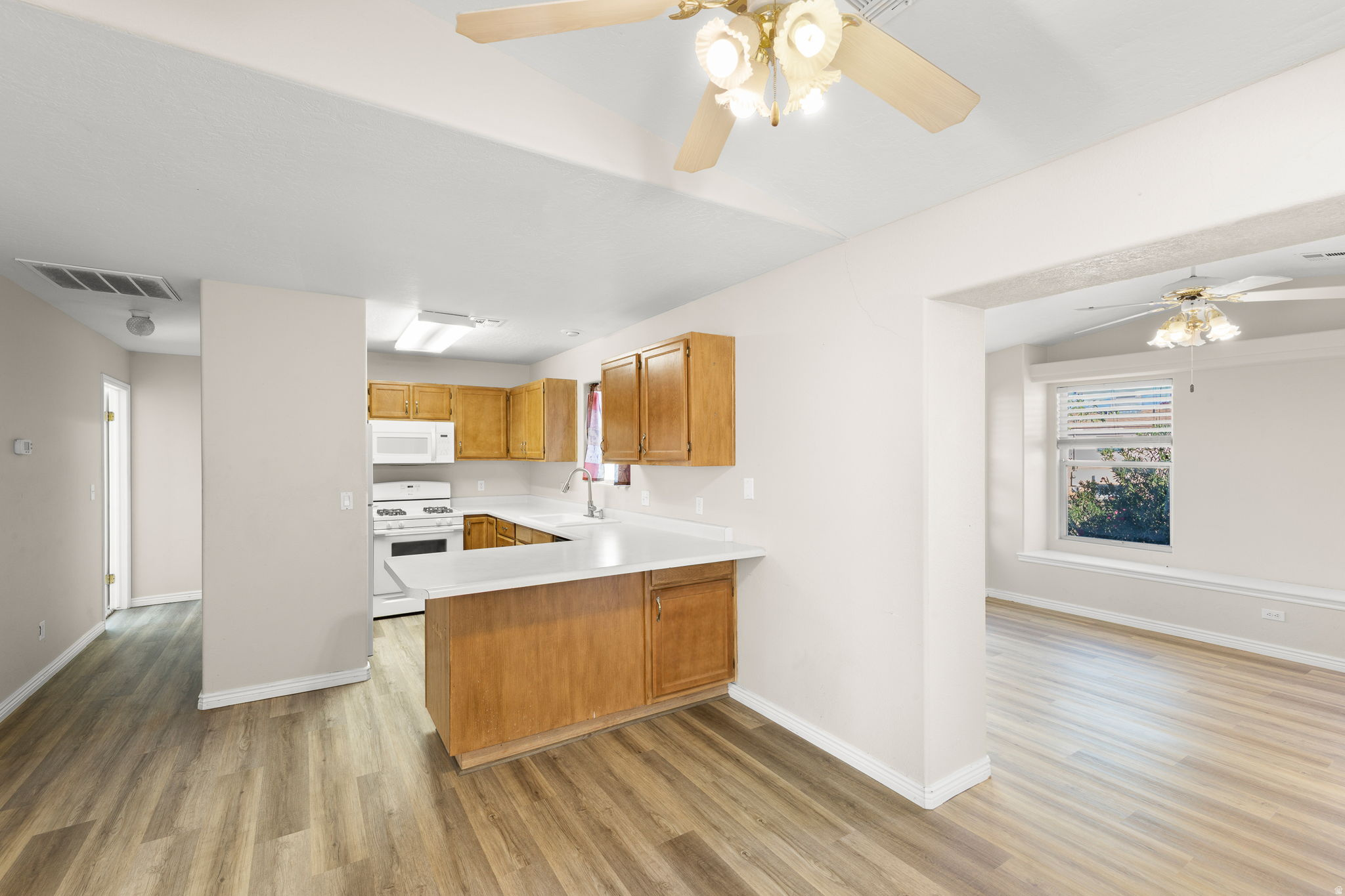 WASHINGTON EST & AMD LOTS 31 32 33 - Residential