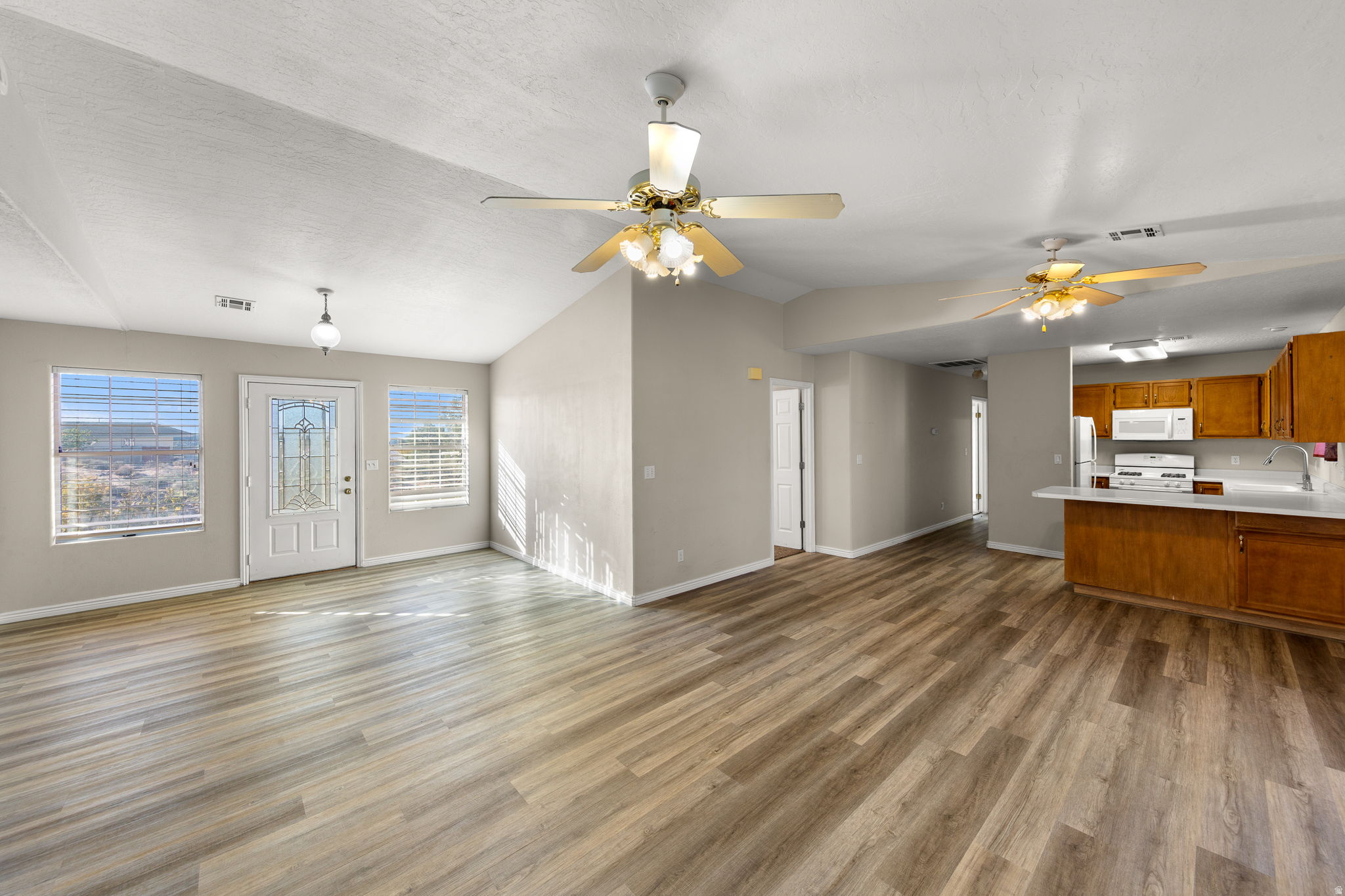 WASHINGTON EST & AMD LOTS 31 32 33 - Residential