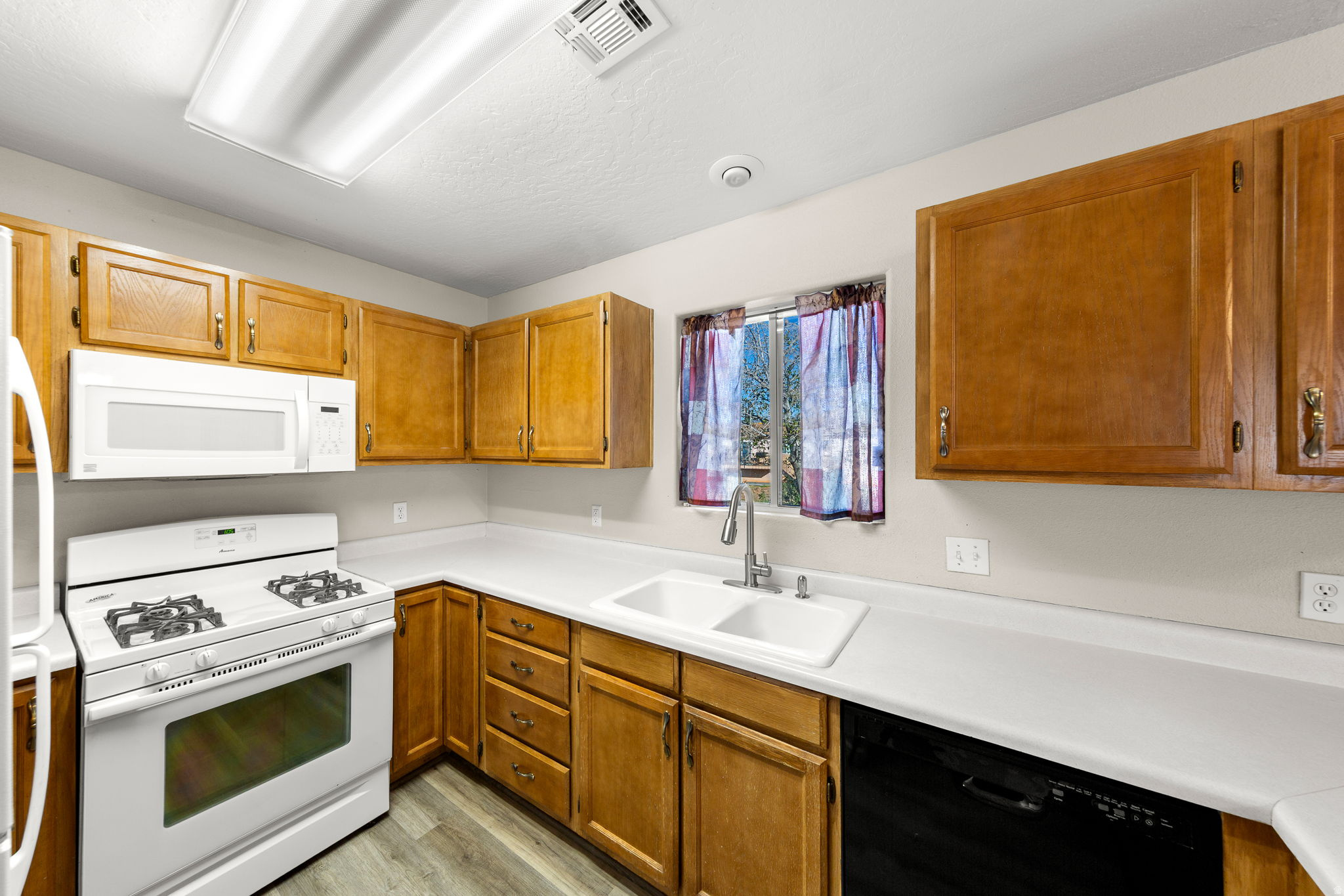 WASHINGTON EST & AMD LOTS 31 32 33 - Residential