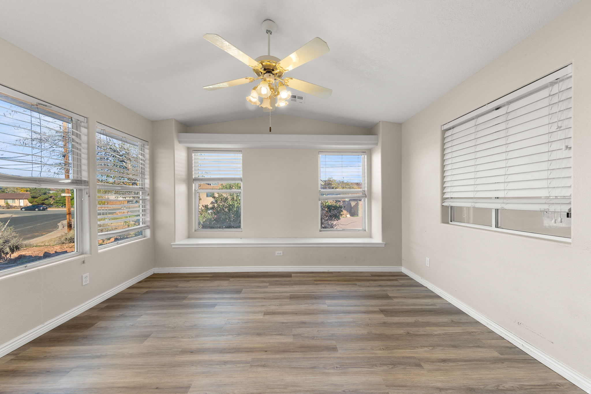 WASHINGTON EST & AMD LOTS 31 32 33 - Residential