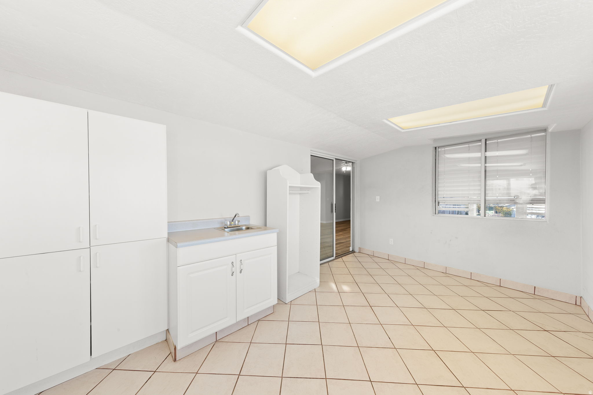 WASHINGTON EST & AMD LOTS 31 32 33 - Residential