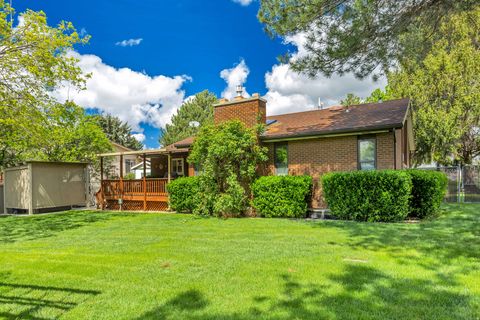 Tiny photo for 1498 E MOUNT MANOR CIR, Cottonwood Heights, UT 84121 (MLS # 2151690)