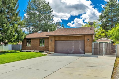 Tiny photo for 1498 E MOUNT MANOR CIR, Cottonwood Heights, UT 84121 (MLS # 2151690)