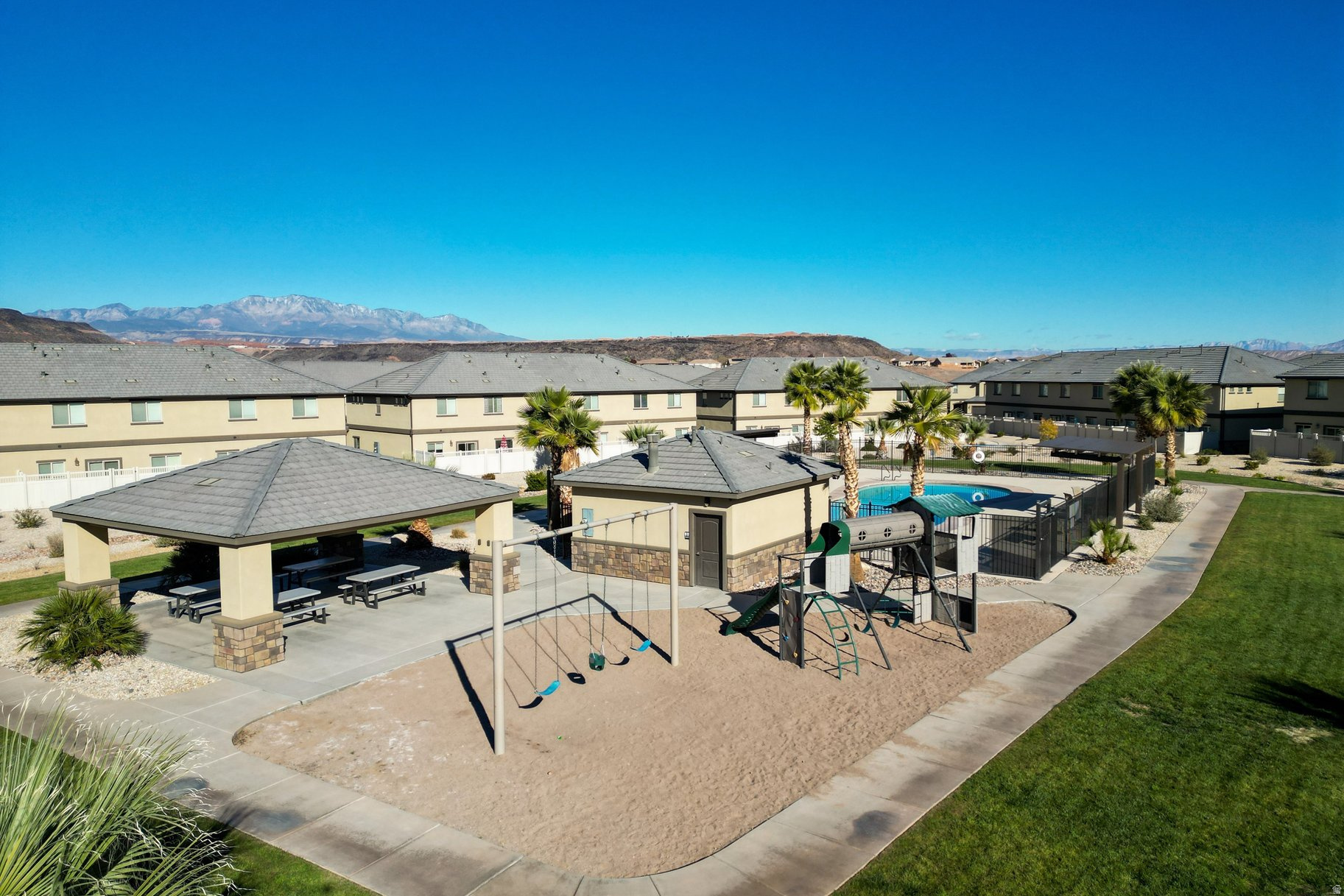 BLACKHAWK TOWNHOMES - Residential