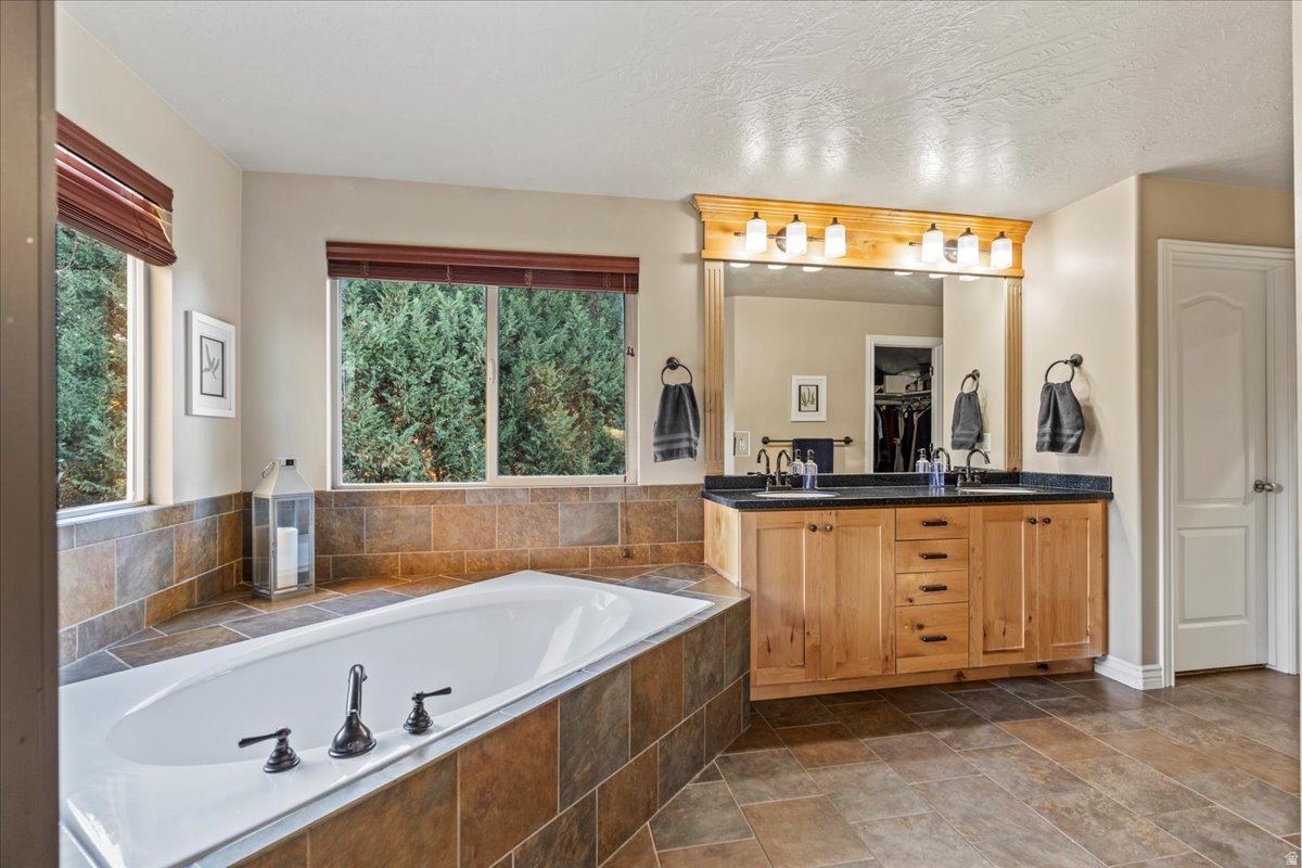 MIDAS CREEK ESTATES - Residential