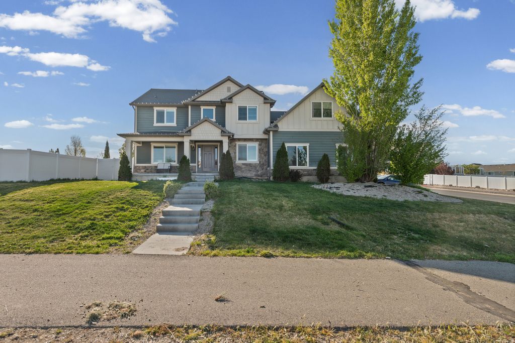 Photo of 9552 N HORIZON DR W #113, Eagle Mountain, UT 84005 (MLS # 2152502)