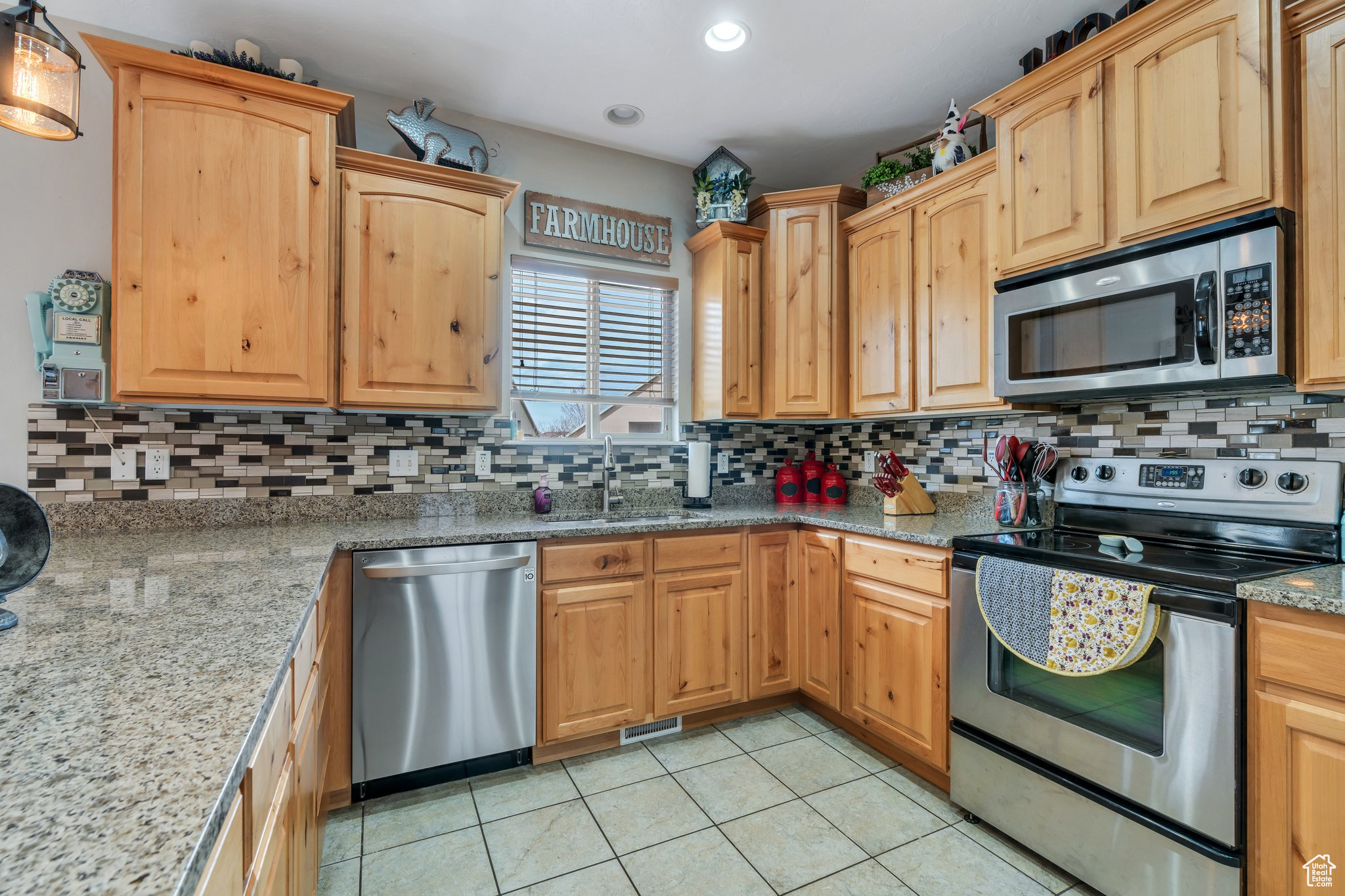 6304 W Copper Dust Ln, West Jordan, Utah image 7