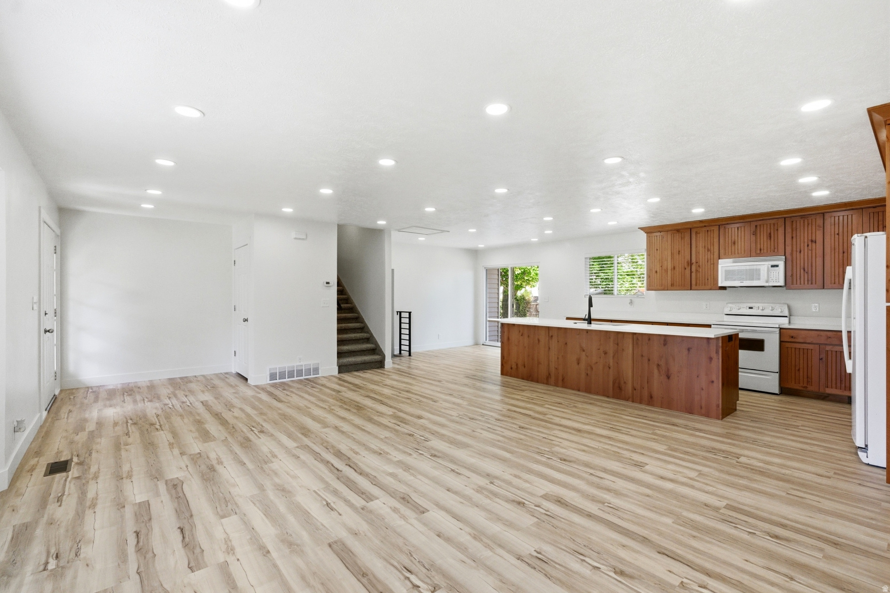 RIVER MEADOW - Residential