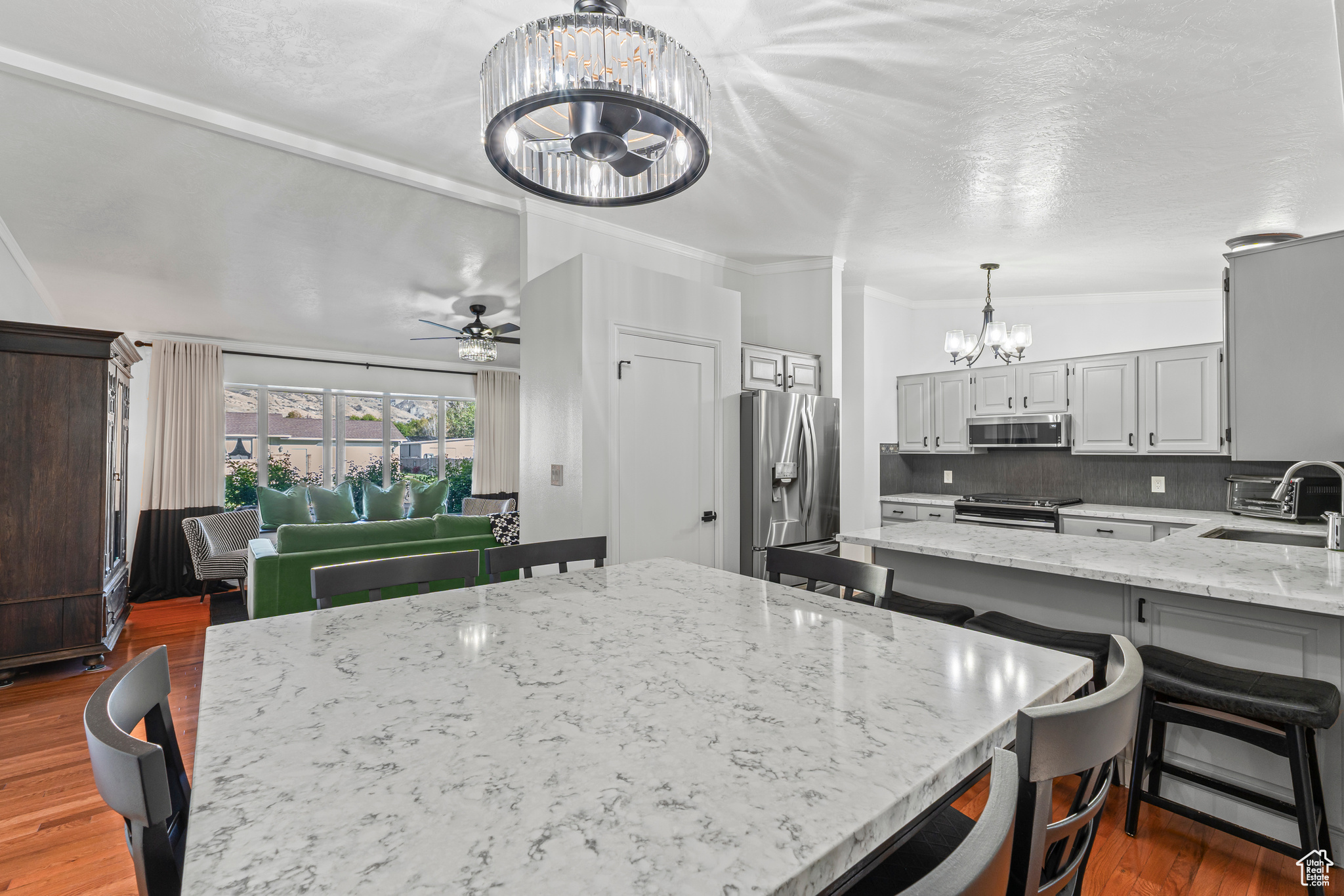CASCADE MEADOWS - Residential