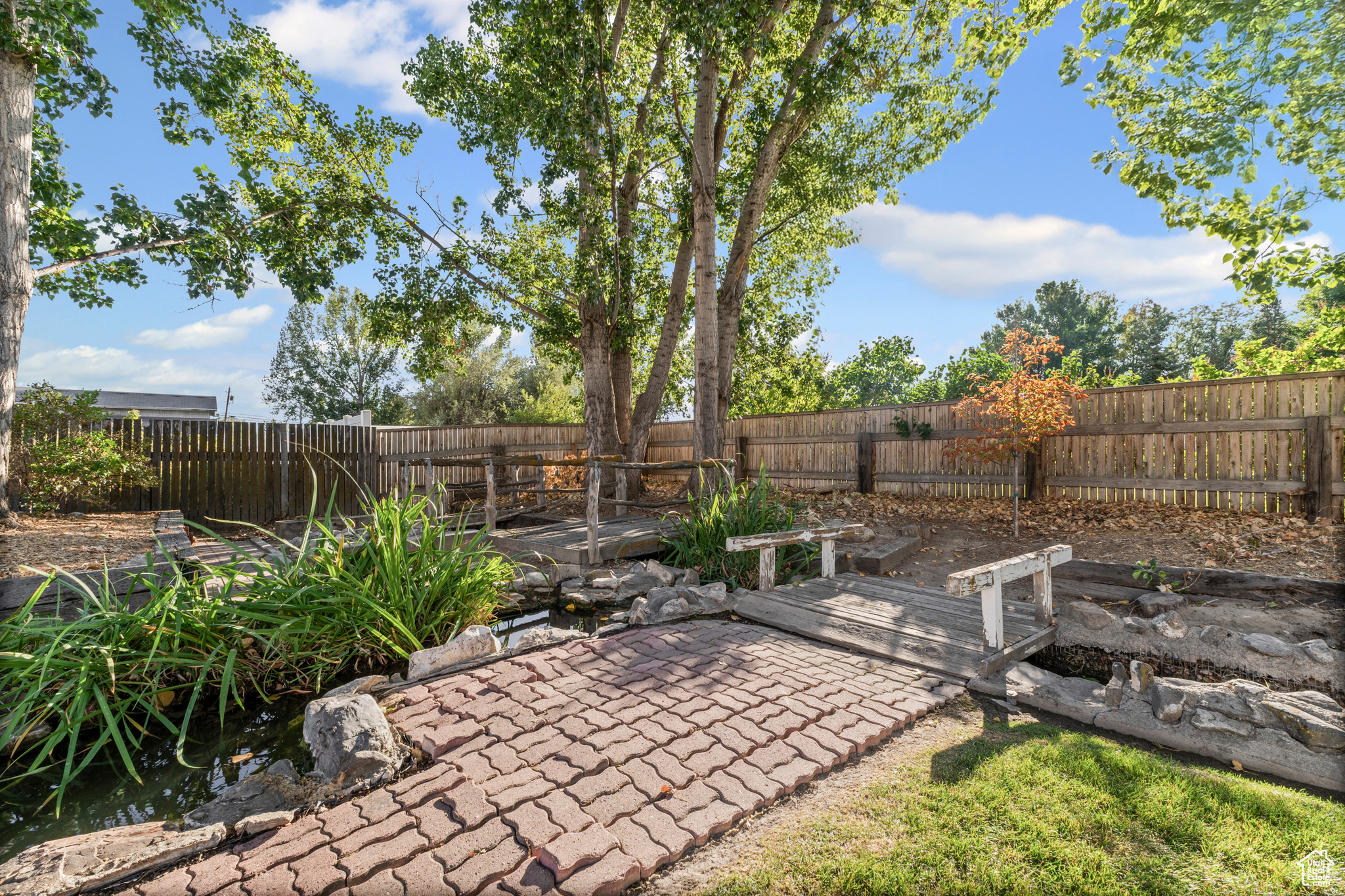 CASCADE MEADOWS - Residential
