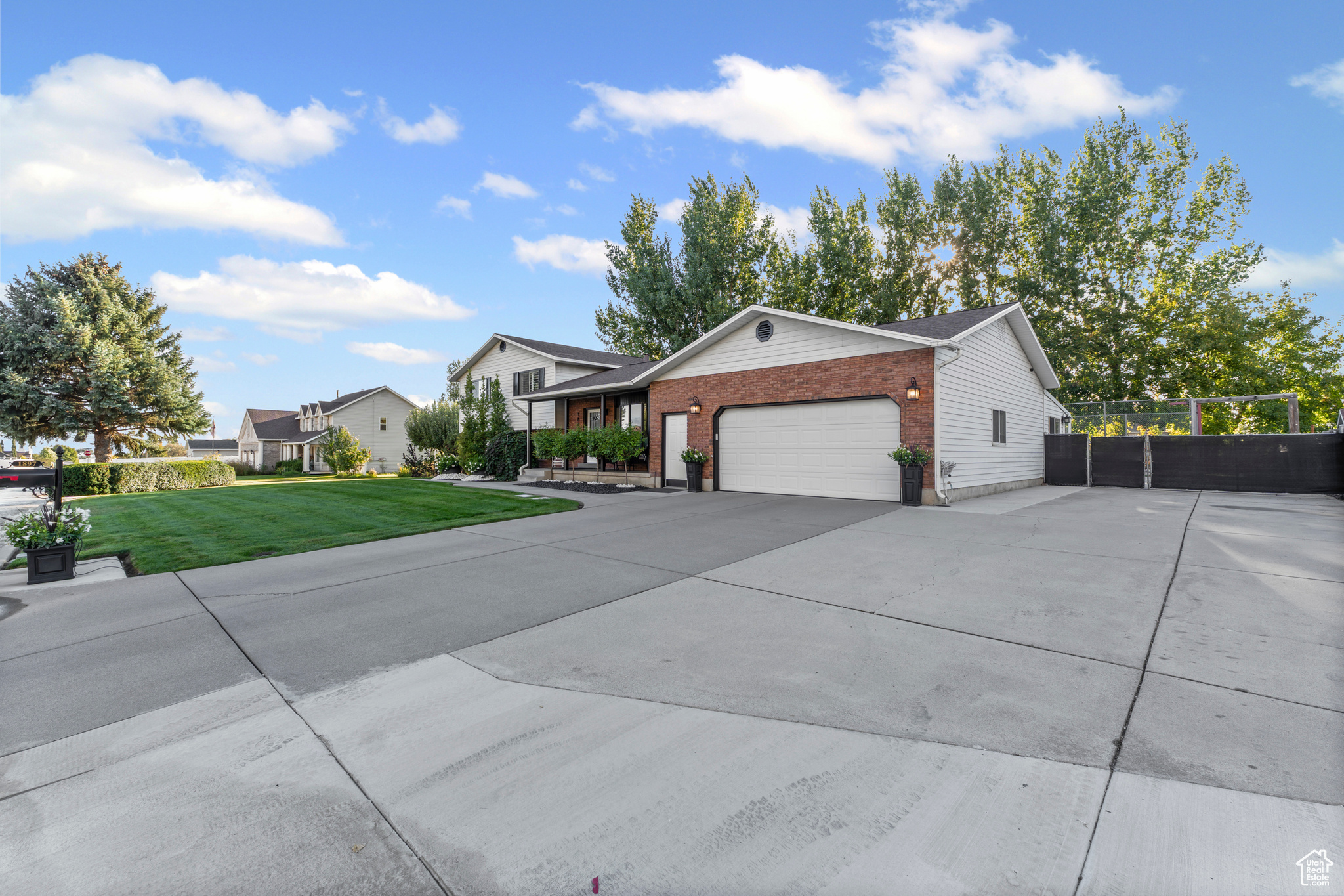 CASCADE MEADOWS - Residential