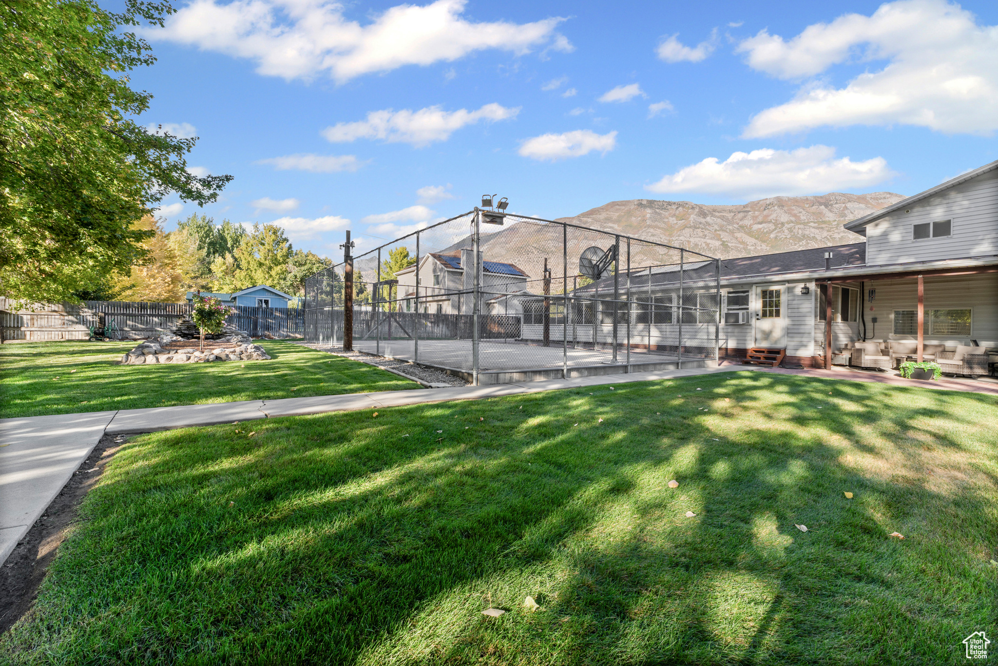 CASCADE MEADOWS - Residential